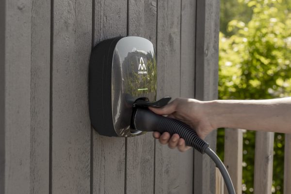 Charge Amps Luna 22kw – Pametni EV punjač