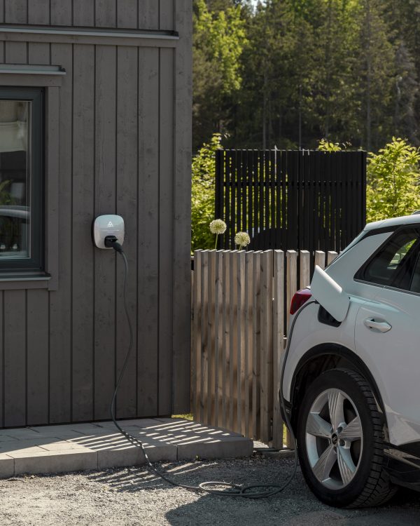Charge Amps Luna 22kw – Pametni EV punjač