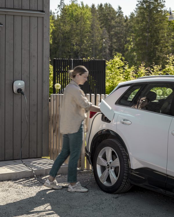 Charge Amps Luna 22kw – Pametni EV punjač