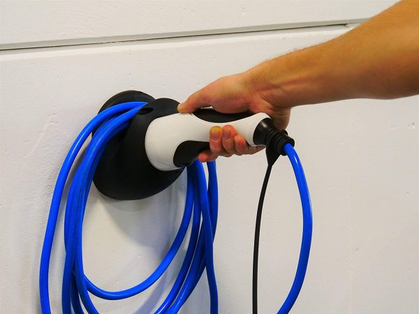 kabelhalter-typ2-stecker-mit-eingestecktem-ladekabel-go-e-shop (1) go-e Držač kabla